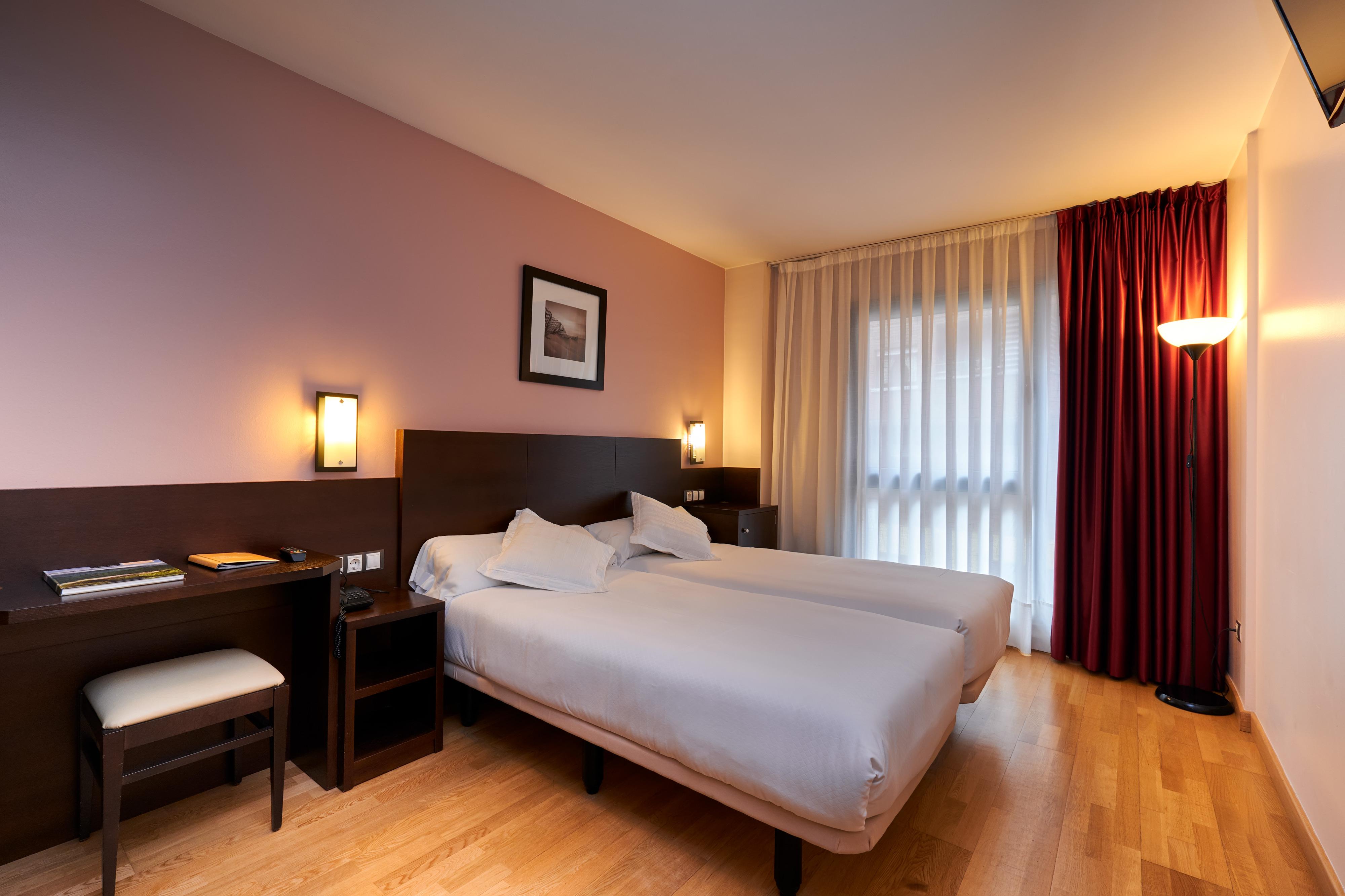 Hotel Castro Real Οβιέδο Εξωτερικό φωτογραφία