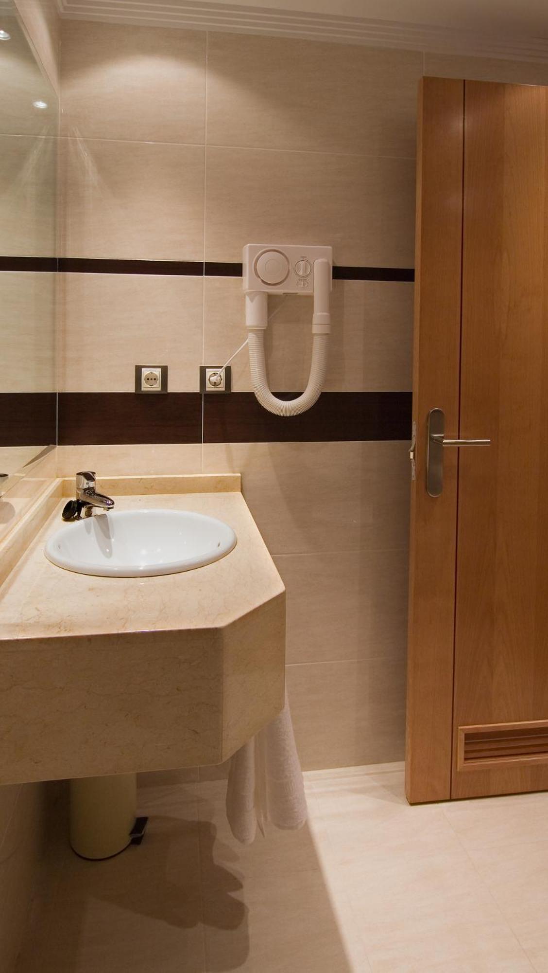 Hotel Castro Real Οβιέδο Εξωτερικό φωτογραφία