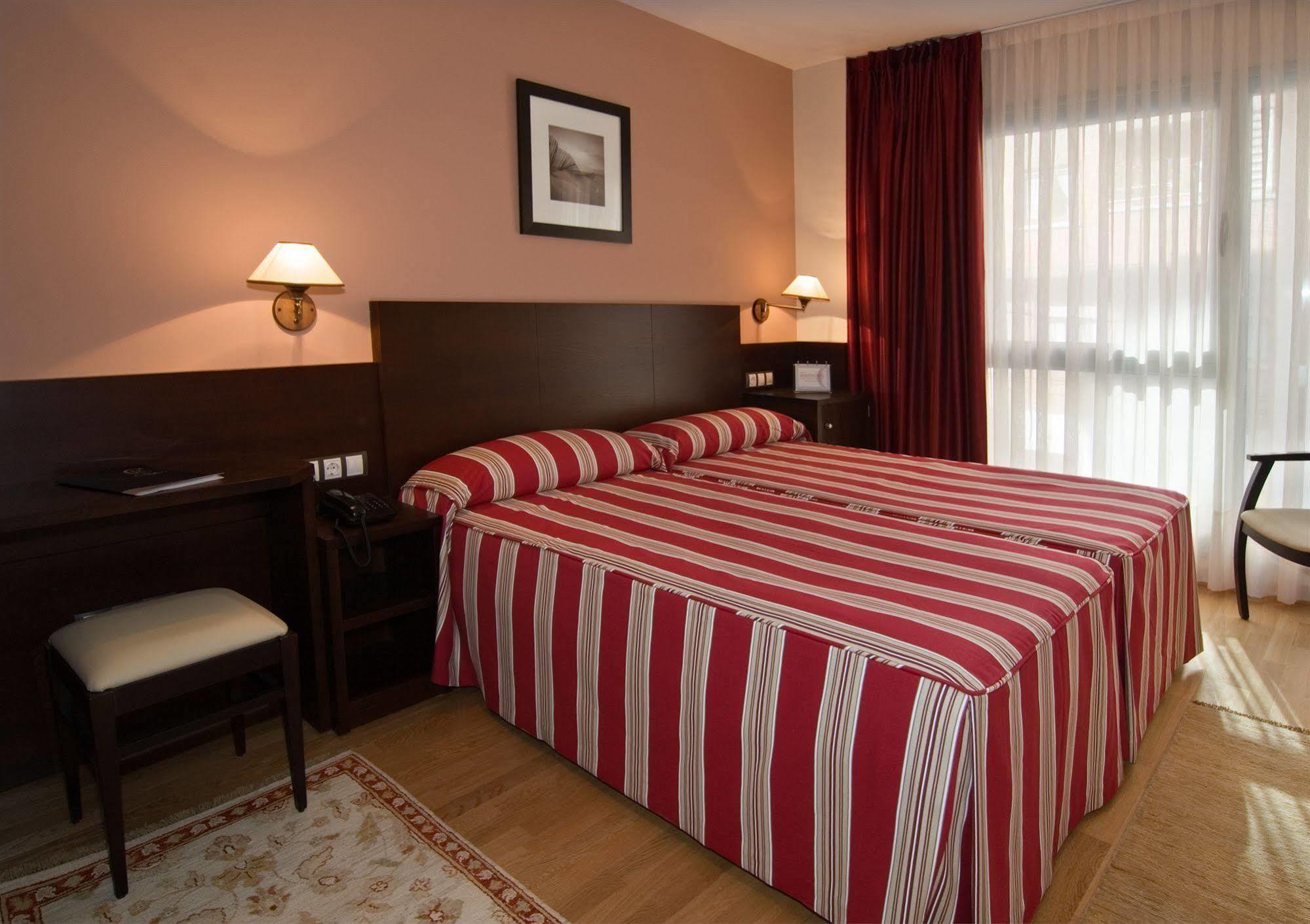 Hotel Castro Real Οβιέδο Εξωτερικό φωτογραφία